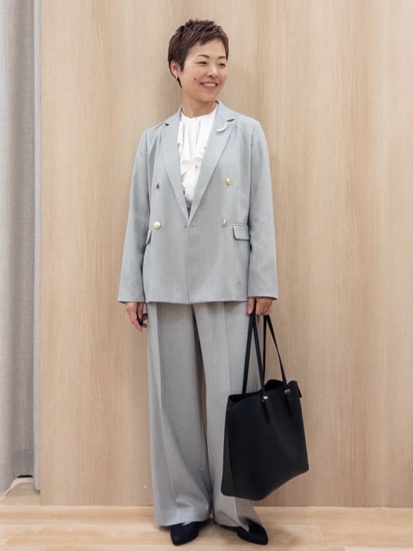 シュウコさんの「grove｜【撥水／シルエット2WAY】羽織るだけでサマになる、スタンドネックテントラインコート」を使ったコーディネート