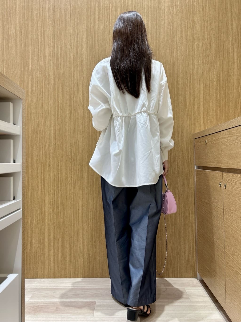 maiさんの「OPAQUE.CLIP｜ブラウス風Vネックカーディガン【洗濯機OK】」を使ったコーディネート