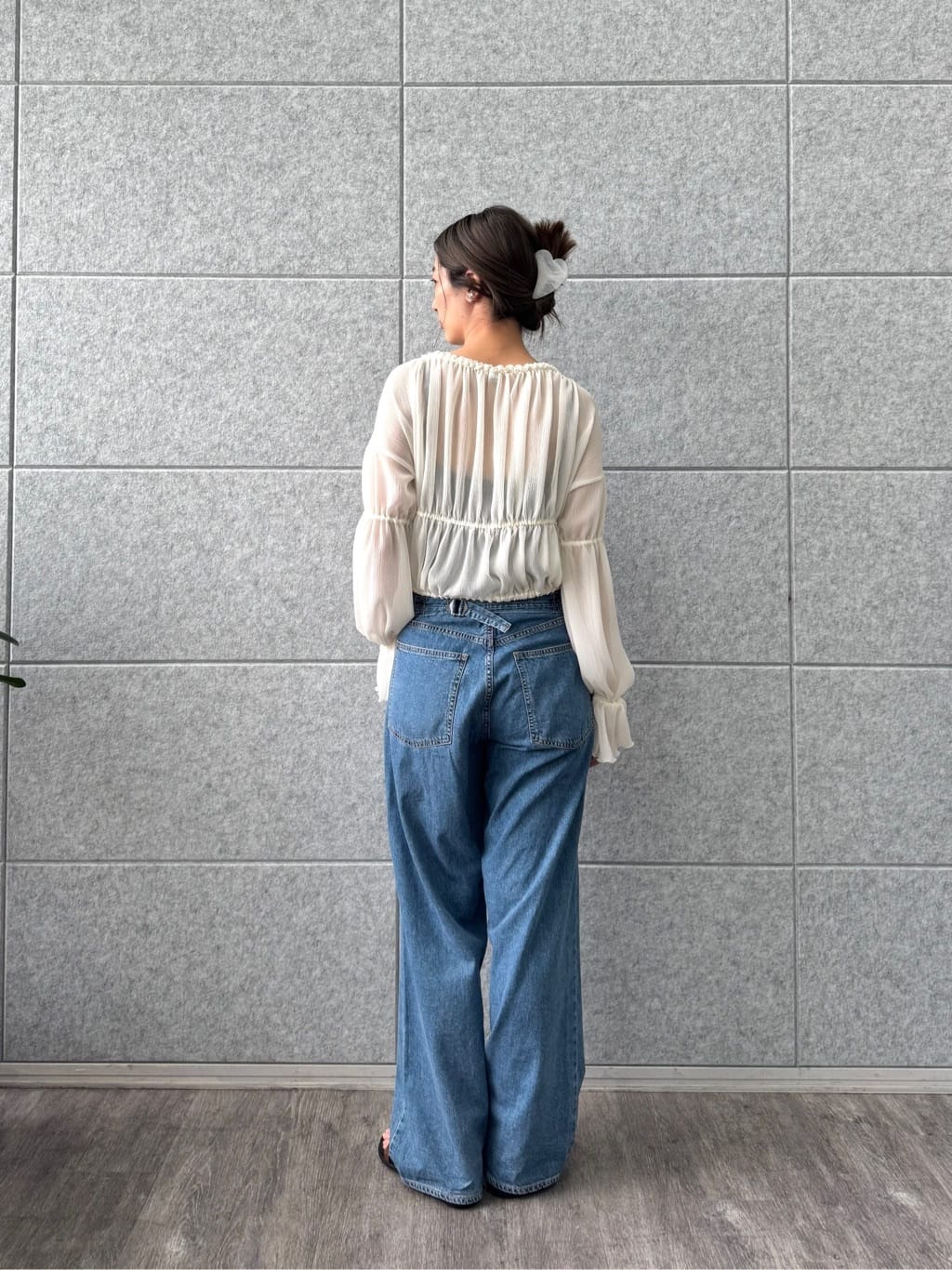 uchi__yamaさんの「CODE A｜off－shoulder blouse」を使ったコーディネート