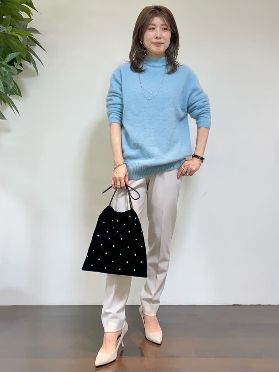 tomoさんの「UNTITLED｜【大人な品格/ふわふわニット】フォックスカシミヤ コクーンニット」を使ったコーディネート
