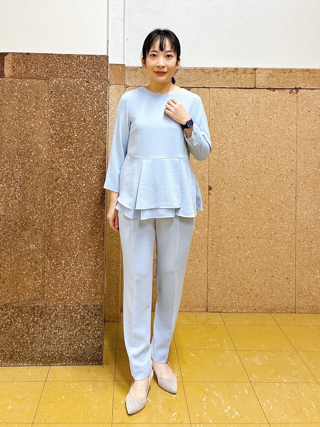 hattoriさんの「INDIVI｜【洗える／UVケア／SETUP可】着る日傘ペプラムブラウス」を使ったコーディネート