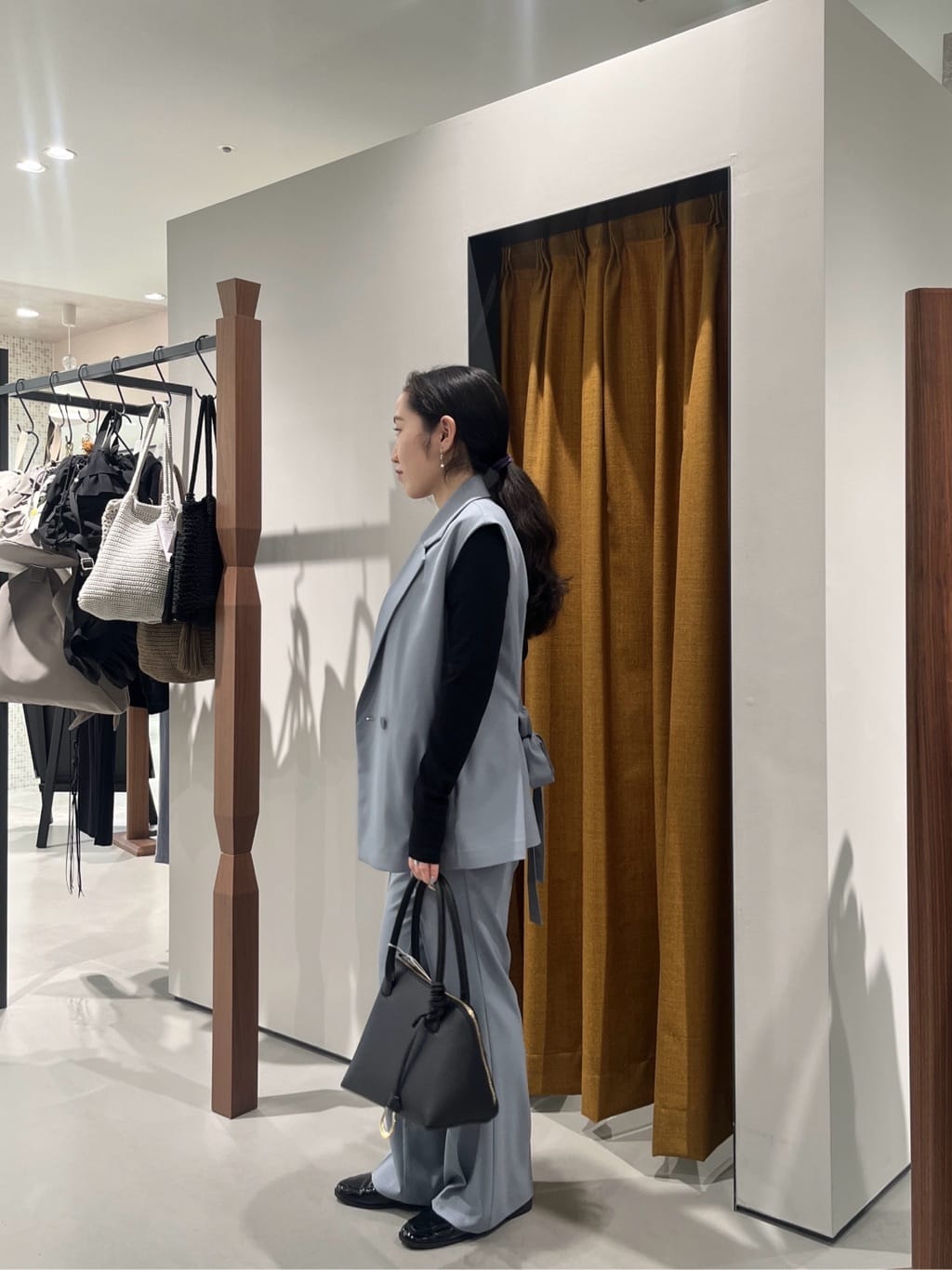 Uminoさんの「INDIVI｜Comfy SET UP｜ベルテッドジレ【セットアップ対応／通勤／カセット服／接触冷感／UVカット】」を使ったコーディネート