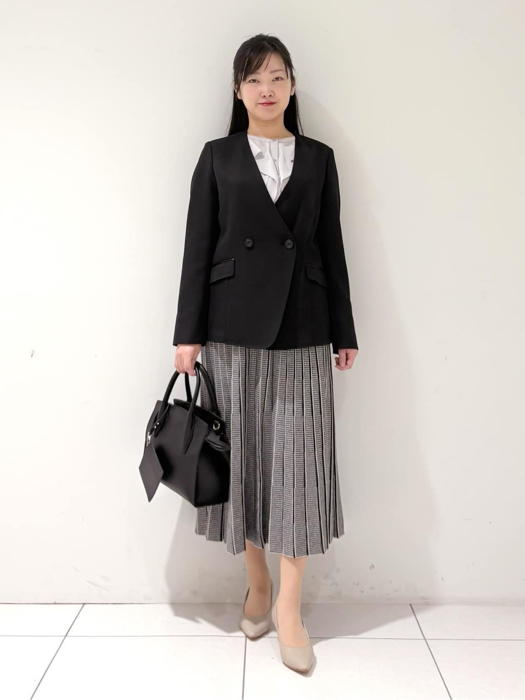 momokoさんの「INDIVI｜【手洗い可／日本製／裏無し／セットアップ可】ツィード見えノーカラージャケット」を使ったコーディネート