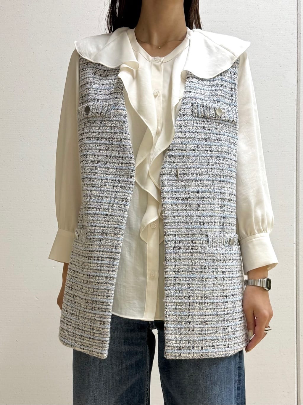 mamiさんの「INDIVI｜【洗える】ラッフルサテンブラウス」を使ったコーディネート
