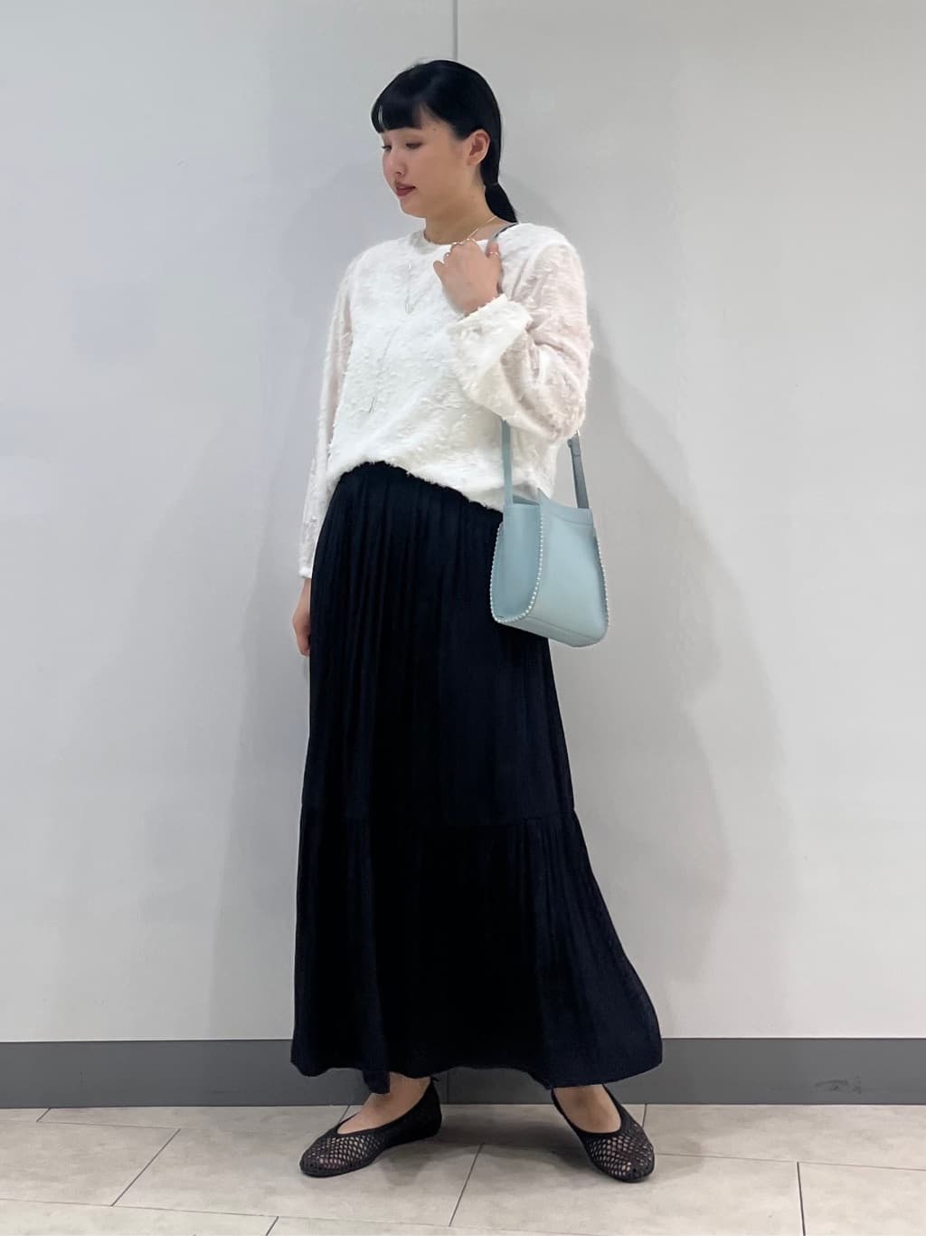 hasuさんの「INDIVI｜【華やか／大人シアー／セレモニー】カットフリンジブラウス」を使ったコーディネート