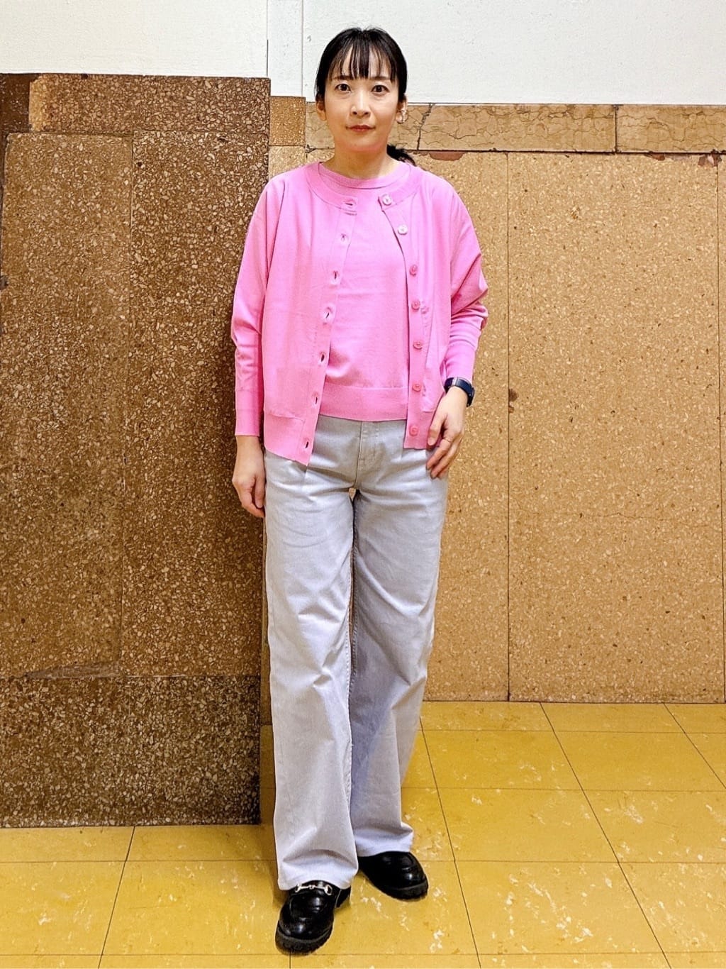 hattoriさんの「INDIVI｜【褒められデニム】ワイドストレート デニムパンツ」を使ったコーディネート