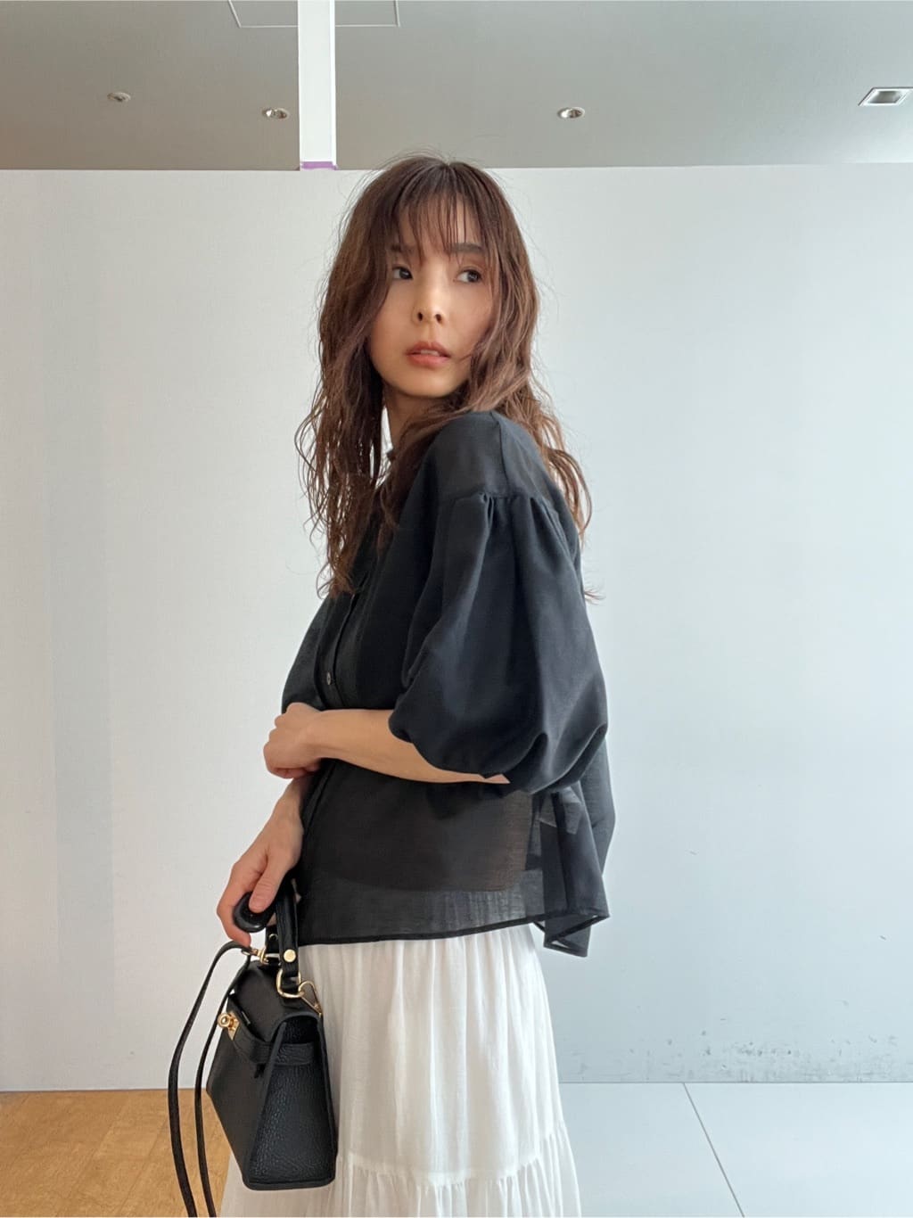 misaさんの「DRESSTERIOR｜【1枚で着映え/ウォッシャブル】スタンドフリルボリュームスリーブブラウス」を使ったコーディネート
