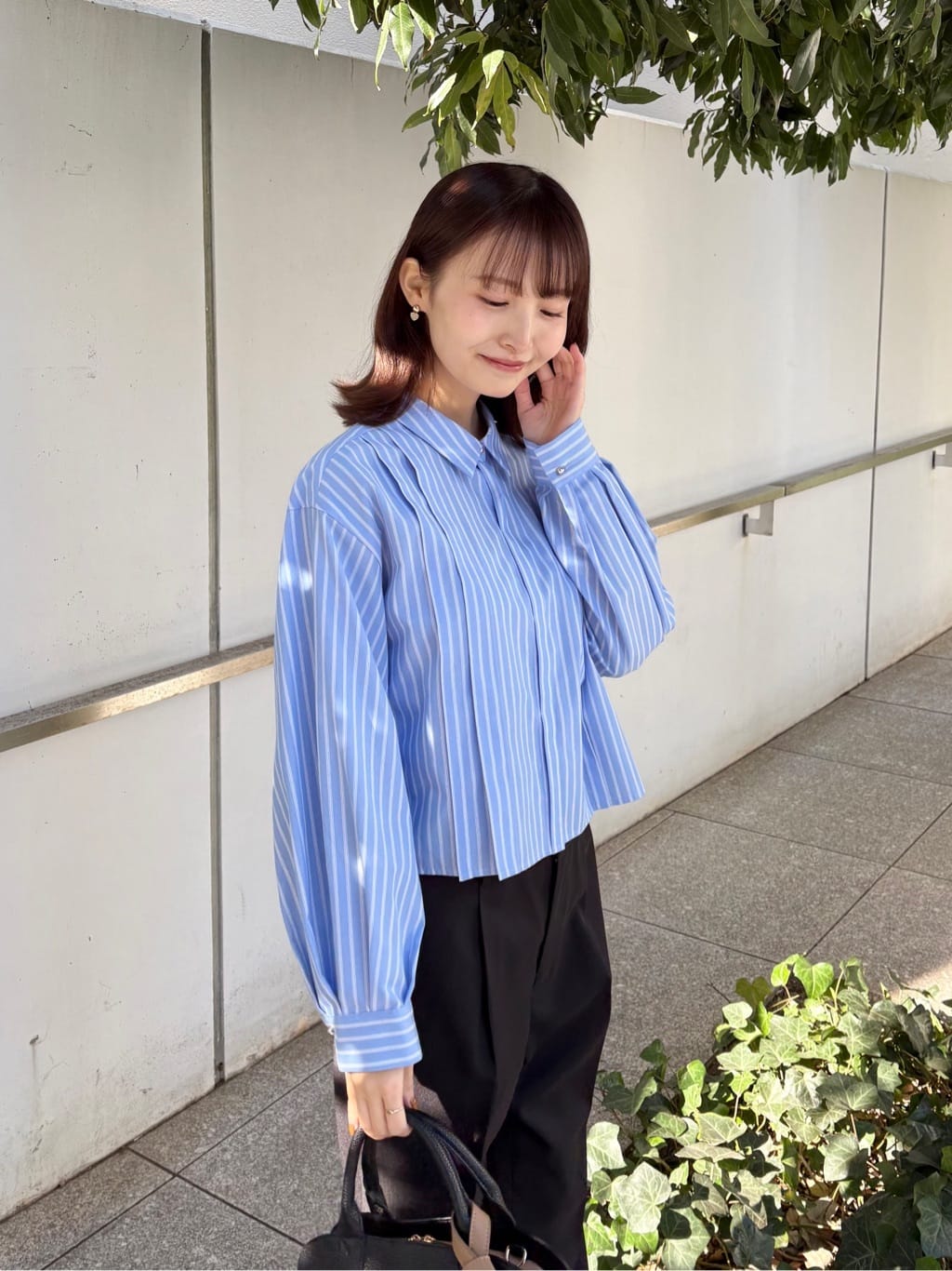 みさかさんの「index｜ブロード短丈タックシャツ【洗濯機OK】《5col》」を使ったコーディネート