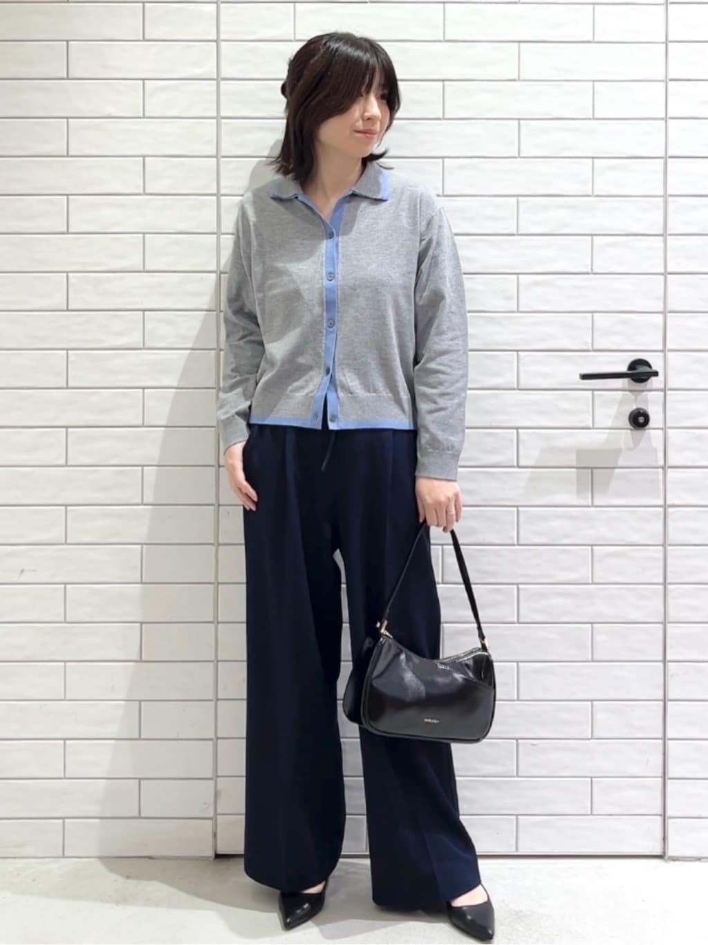 しおりさんの「OPAQUE.CLIP｜ダブルカラーポロ衿配色ニット【洗濯機OK】」を使ったコーディネート