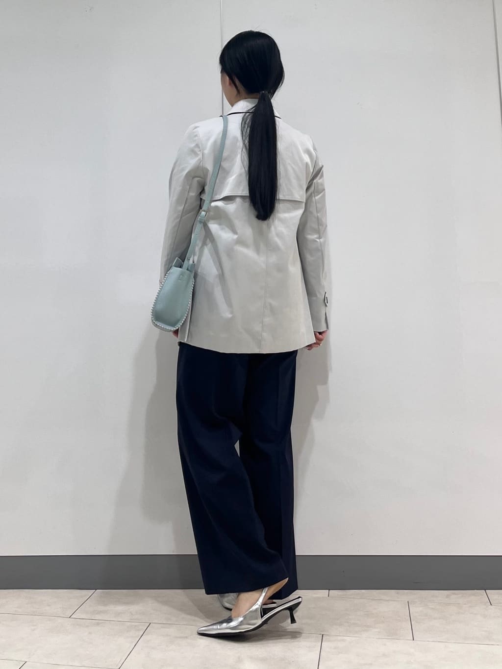 hasuさんの「INDIVI｜【花粉付着防止／撥水／UVケア】名品トレンチコート」を使ったコーディネート