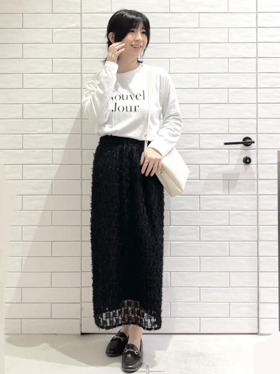 しおりさんの「OPAQUE.CLIP｜ロゴプリントロングTシャツ【洗濯機OK】」を使ったコーディネート
