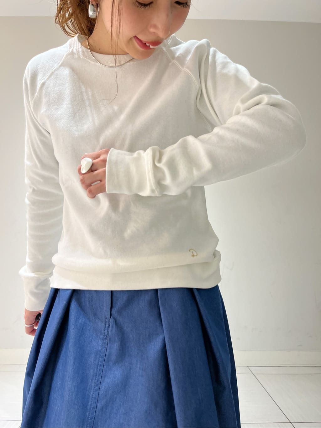 じゅんさんの「DRESSTERIOR｜【接触冷感/吸水速乾】クールタッチ デニムライク タックスカート」を使ったコーディネート