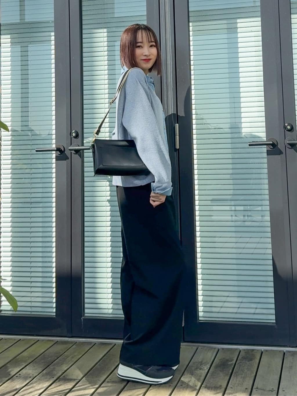 𝐜𝐡𝐢𝐤𝐚さんの「SHOO･LA･RUE｜ヒールアップスニーカー」を使ったコーディネート