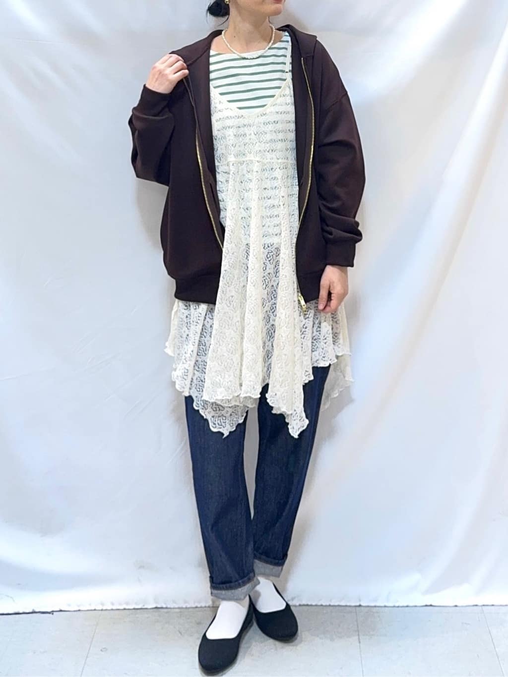 𝐇𝐢𝐫𝐨𝐦𝐢さんの「SHOO･LA･RUE｜【前後2WAYネック】レイヤードスタイルにおすすめ レースキャミチュニック」を使ったコーディネート