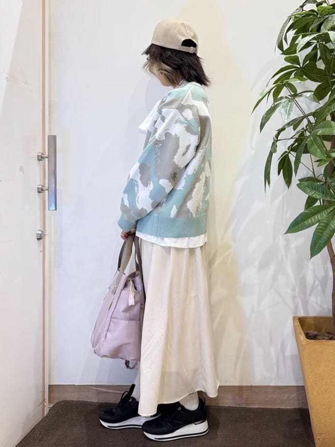 misakiさんの「SHOO･LA･RUE｜【洗濯機可/S-LL】1枚で華やかに ラメ入りニュアンス柄ニット」を使ったコーディネート