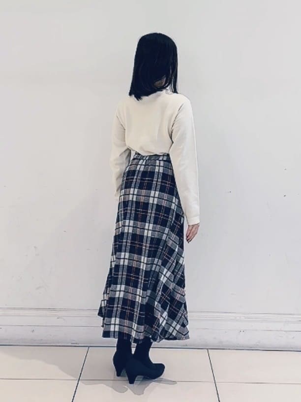 チョコさんの「grove｜【撥水／シルエット2WAY】羽織るだけでサマになる、スタンドネックテントラインコート」を使ったコーディネート