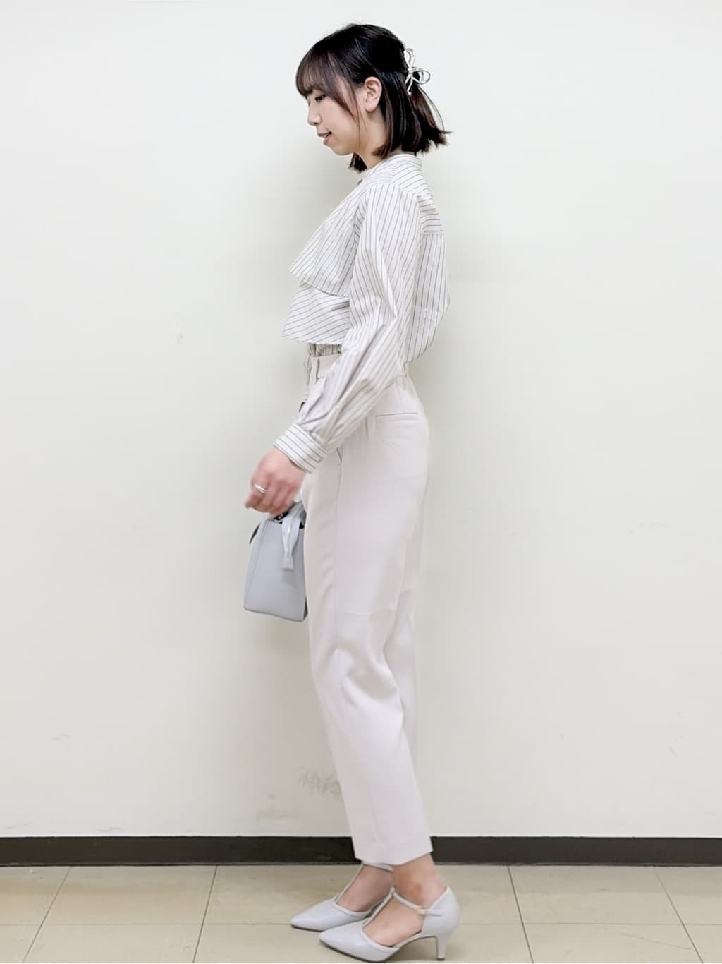 yurinaさんの「index｜フリルキーネックシャツ【洗濯機OK／イージーアイロン／防シワ】《XS～LL／7col》」を使ったコーディネート