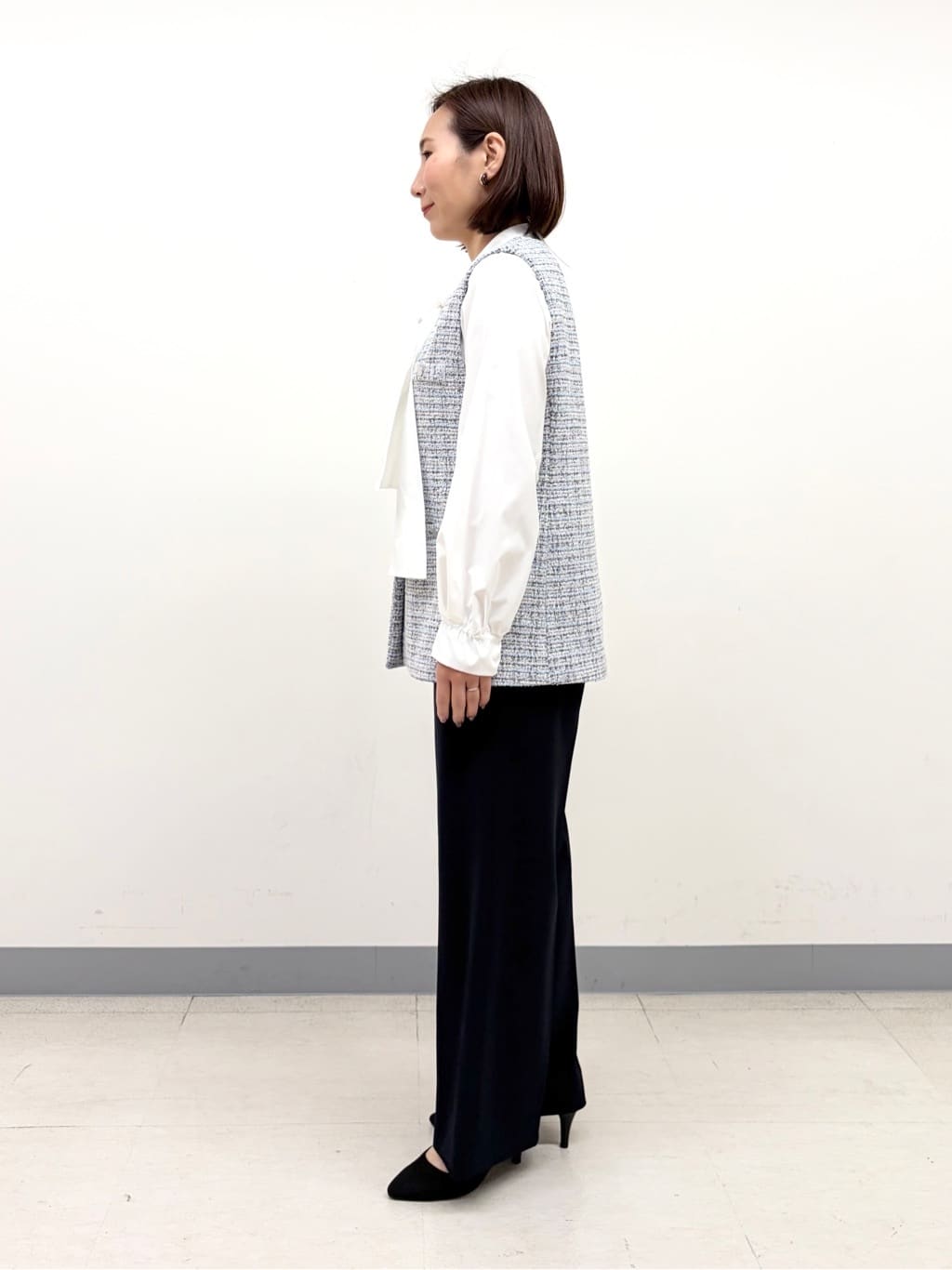 YUKARIさんの「INDIVI｜【2点セット／洗える】ツイードジレ＆ボウタイブラウス」を使ったコーディネート