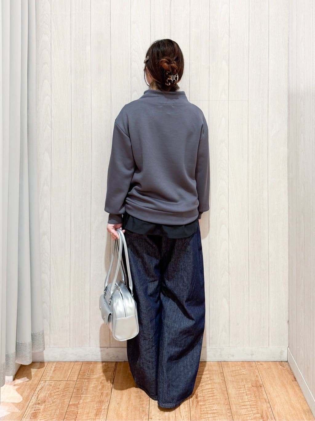 愛さんの「SHOO･LA･RUE｜もちさらなめらかタッチ 大人が楽を叶える、パーカ風トップス」を使ったコーディネート