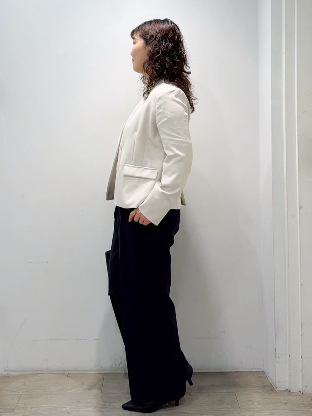 sumicaさんの「OPAQUE.CLIP｜《通勤／セットアップ対応》 パイピングVネックジャケット【洗濯機OK】」を使ったコーディネート