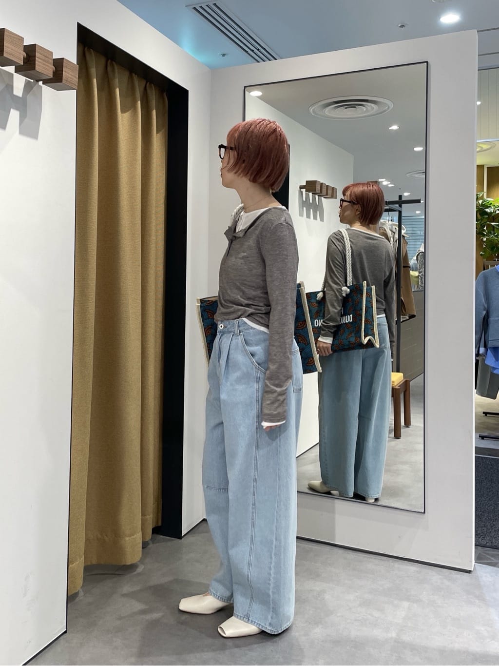 mikuさんの「INDIVI｜バレルデニムパンツ」を使ったコーディネート