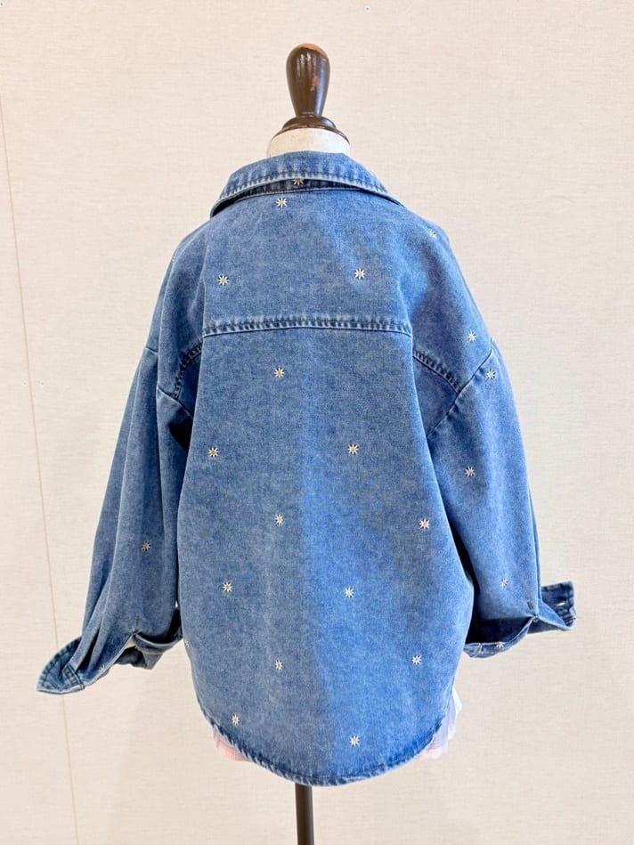 haruさんの「SHOO･LA･RUE｜【100-150cm/選べる2柄】プリントアソート裾ラウンドロンT」を使ったコーディネート