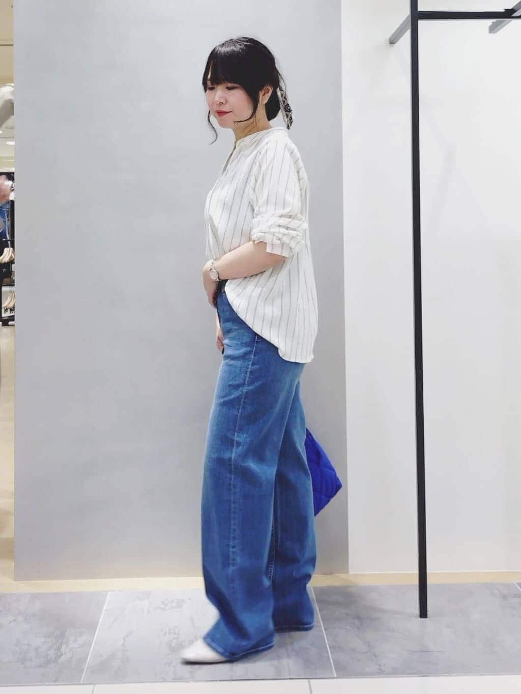 TOMOMIさんの「INDIVI｜【褒められデニム】ワイドストレート デニムパンツ」を使ったコーディネート