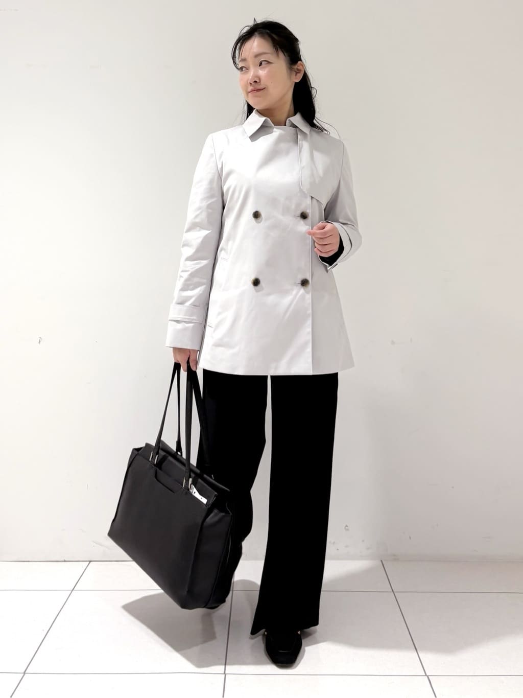 momokoさんの「INDIVI｜【花粉付着防止／撥水／UVケア】名品トレンチコート」を使ったコーディネート