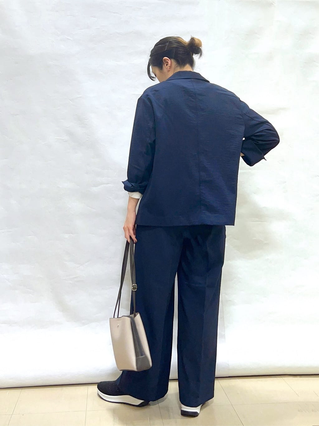 まっつんさんの「SHOO･LA･RUE｜【洗濯機可/セットアップ可/UV/SS-LL】楽してきちんと きれい見えゆったりワイドパンツ」を使ったコーディネート