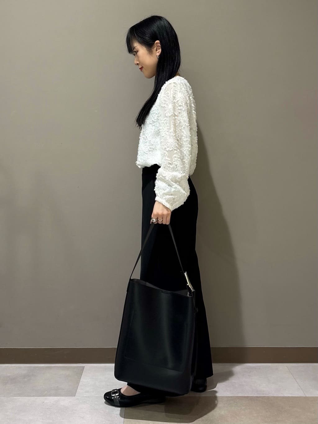 KEIKOさんの「INDIVI｜【撥水／軽量】ミニマル スタンドカラーコート」を使ったコーディネート