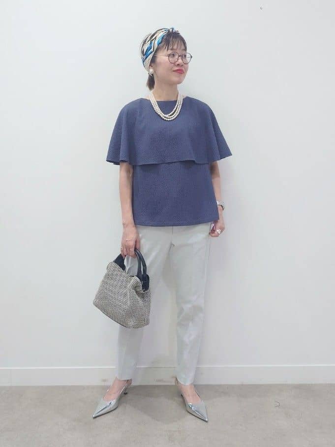 MUTSUKOさんの「UNTITLED｜【洗える/ストレッチ性/フェミニン】ケープデザインブラウス」を使ったコーディネート