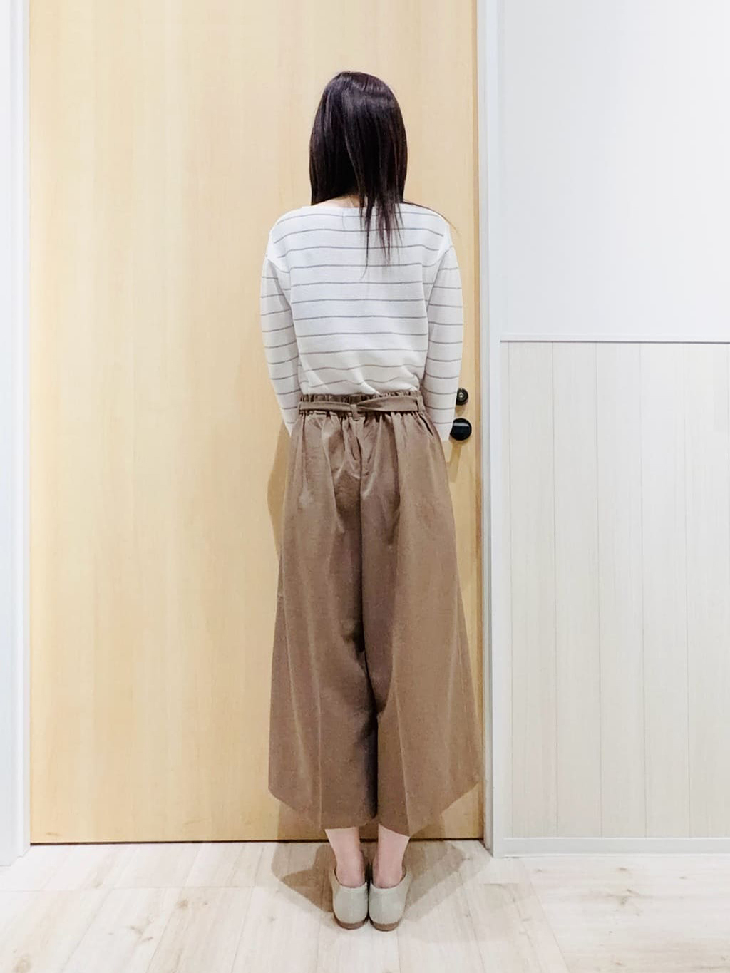 Naさんの「SHOO･LA･RUE｜【高レビュー/洗濯機可/S-LL】さらっと着られる 8分袖Ⅴネックニット」を使ったコーディネート