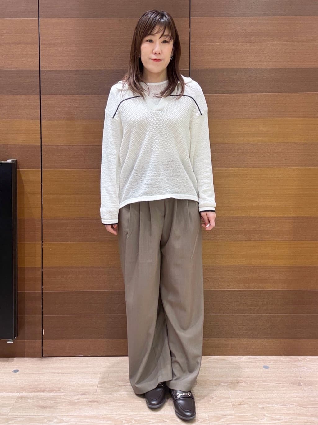 maichiさんの「OPAQUE.CLIP｜テープヤーンキーネックニット【洗濯機OK】」を使ったコーディネート