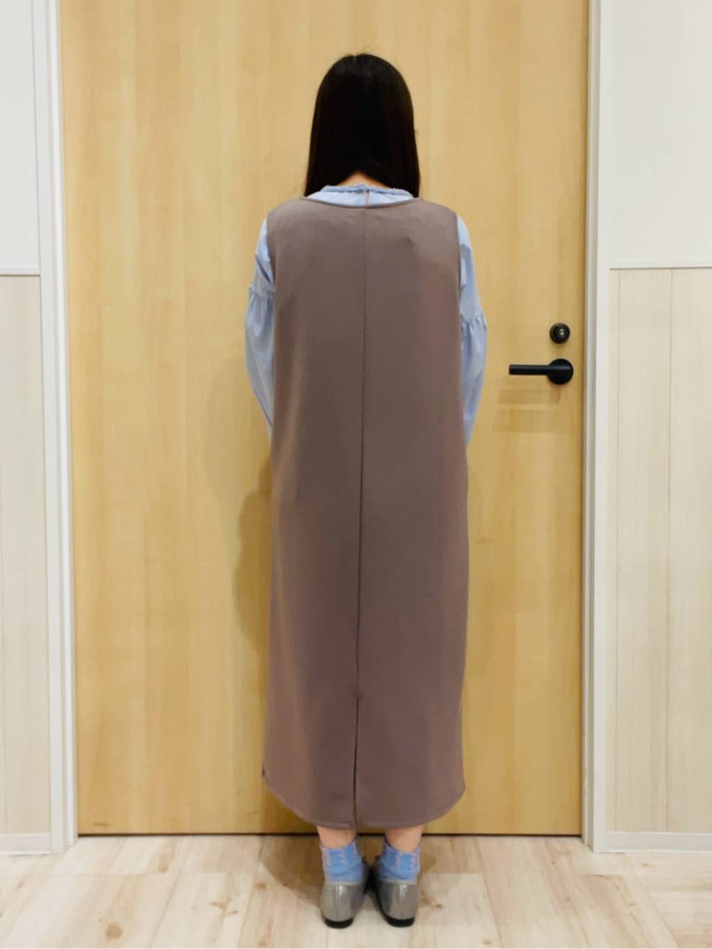 minamiさんの「SHOO･LA･RUE｜【洗濯機可】なめらかタッチ ハーフジップ Vネックジャンパースカート」を使ったコーディネート