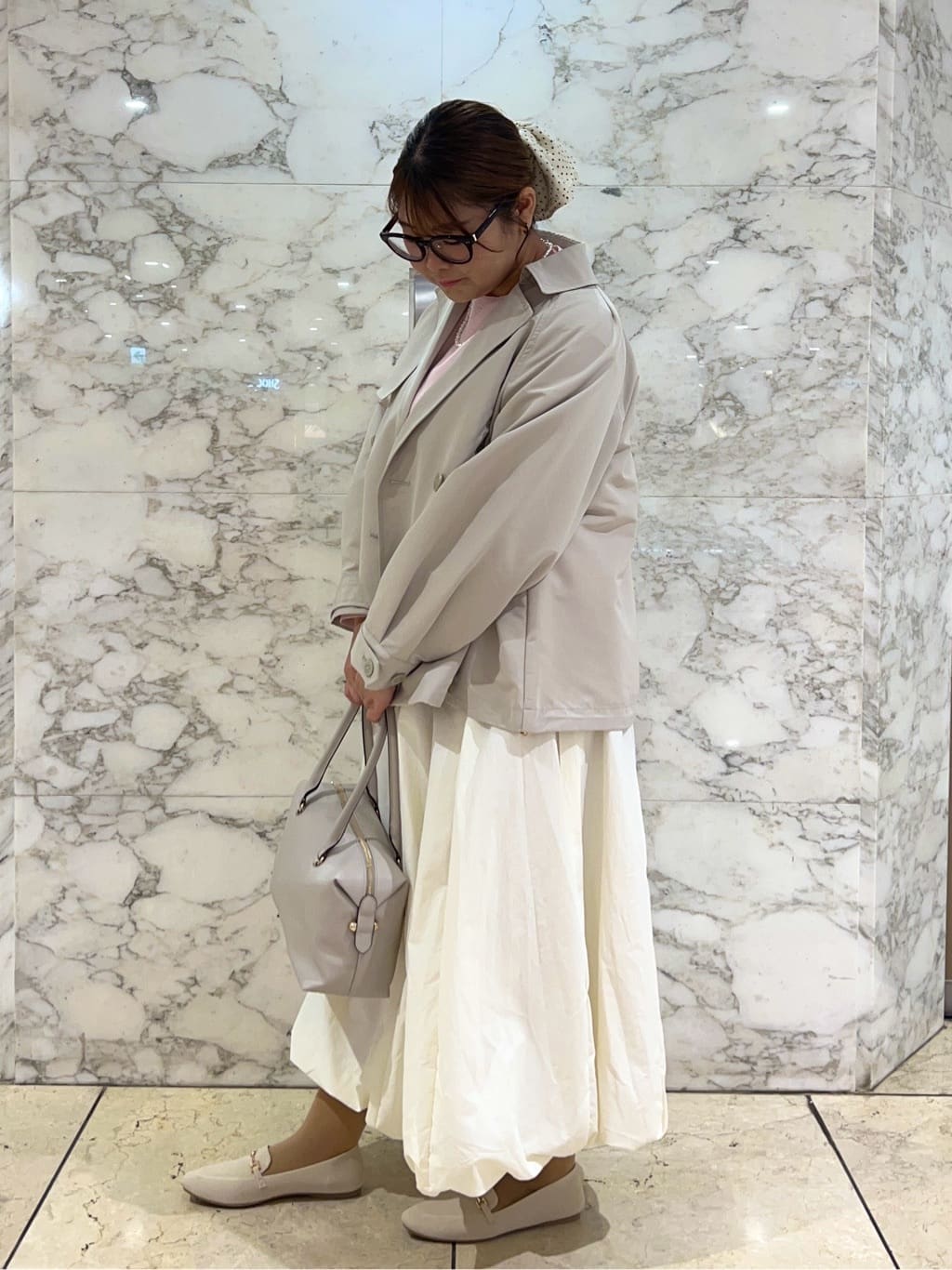 ARISAさんの「grove｜【貴島明日香さん着用】【撥水／シルエット2WAY】軽やかミドルトレンチコート」を使ったコーディネート