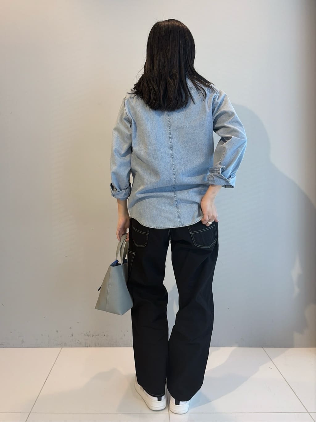 Akutagawaさんの「TAKEO KIKUCHI｜【BOWLER HAT LABEL】Tエンブレム デニムシャツ」を使ったコーディネート