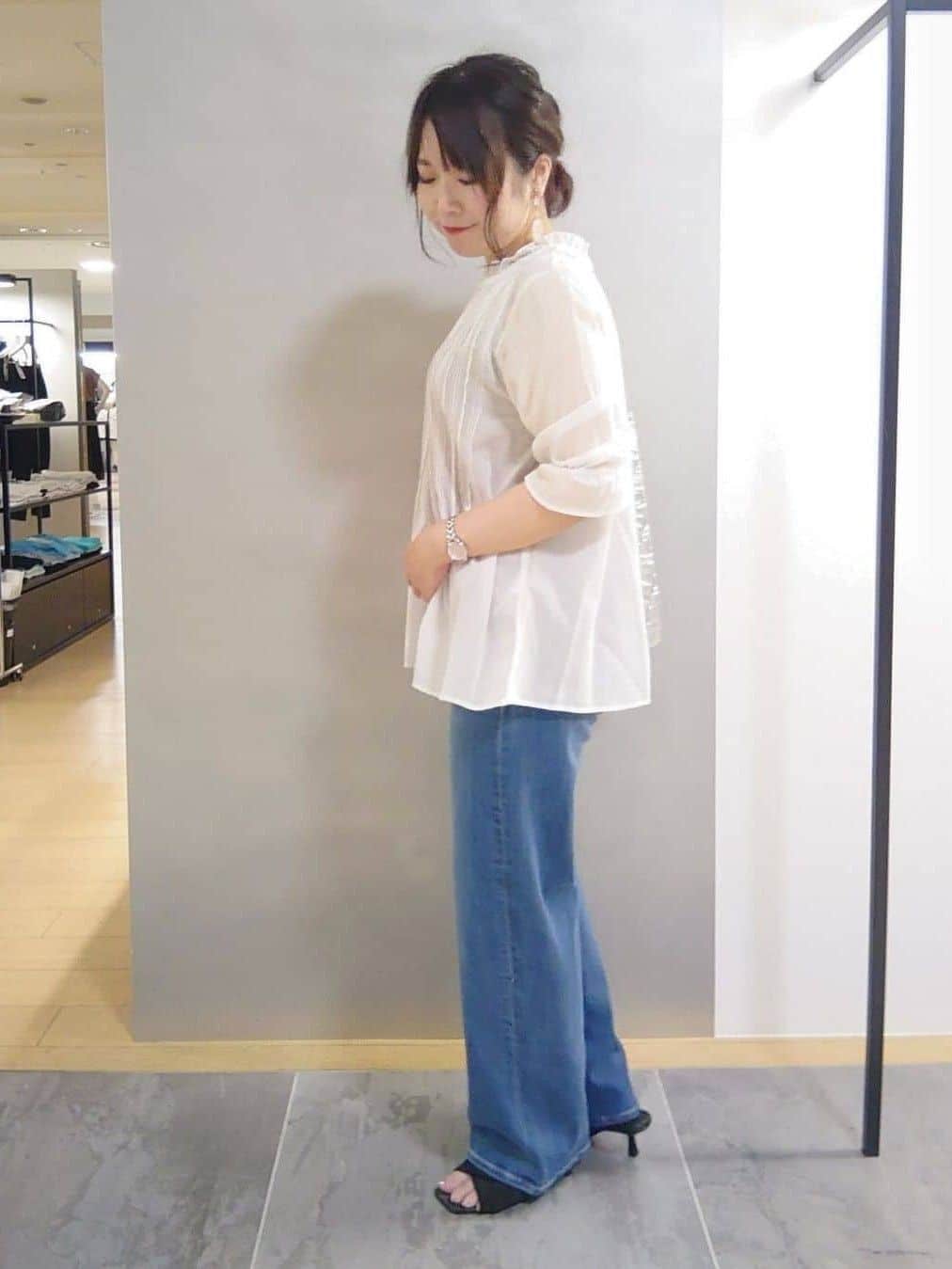 TOMOMIさんの「INDIVI｜【洗える/コットン】ピンタックシアーブラウス」を使ったコーディネート