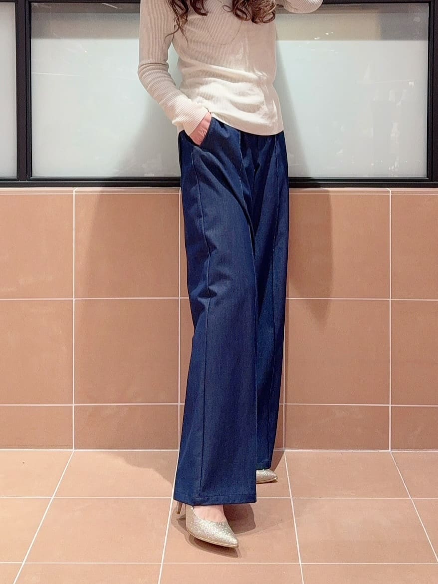 kaoriさんの「ESPERANZA｜◆【12時間パンプス】約8.5㎝／ラメ素材　歩きやすくて疲れにくい」を使ったコーディネート