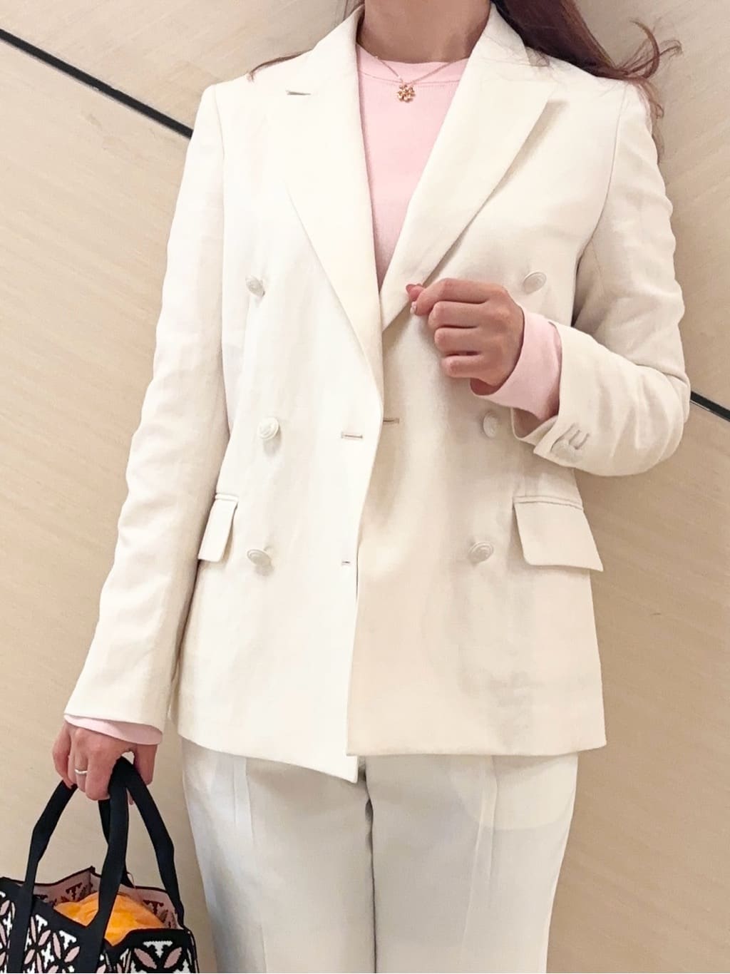 Rinaさんの「DRESSTERIOR｜オーバーラップサークル スモールニットトートバッグ」を使ったコーディネート
