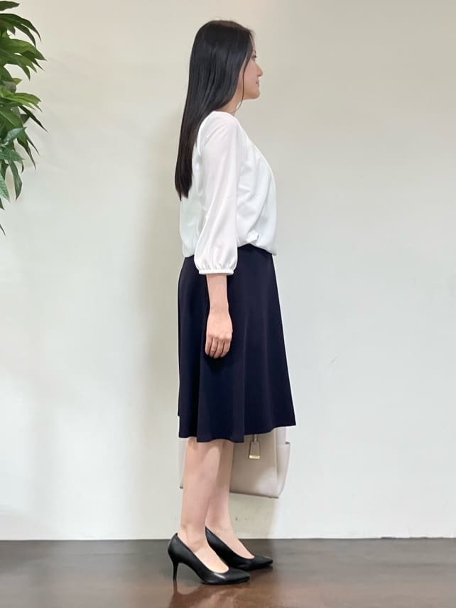 カレンさんの「UNTITLED｜【透けにくい/ウエストイン見え】タックブラウス」を使ったコーディネート