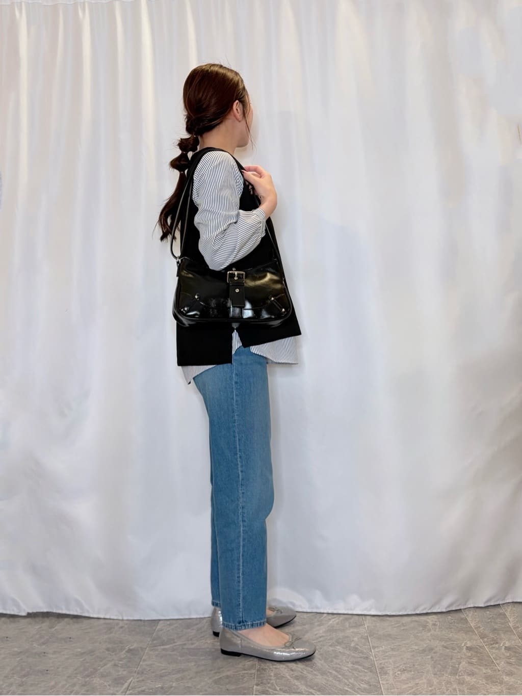 おうめさんの「SHOO･LA･RUE｜【SHOO・LA・RUE DENIM】大人のきれいめカジュアルに デニムテーパードパンツ」を使ったコーディネート
