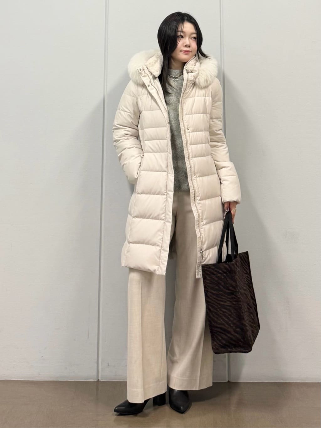 mizukiさんの「INDIVI｜【名品／撥水／抗菌防臭】ロング丈リサイクルダウンコート」を使ったコーディネート