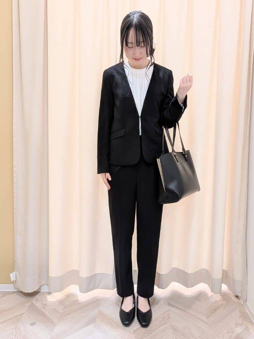 hinaさんの「SHOO･LA･RUE｜【洗濯機可/セットアップ可/S-3L】きちんと楽に。カットジョーゼットノーカラージャケット」を使ったコーディネート