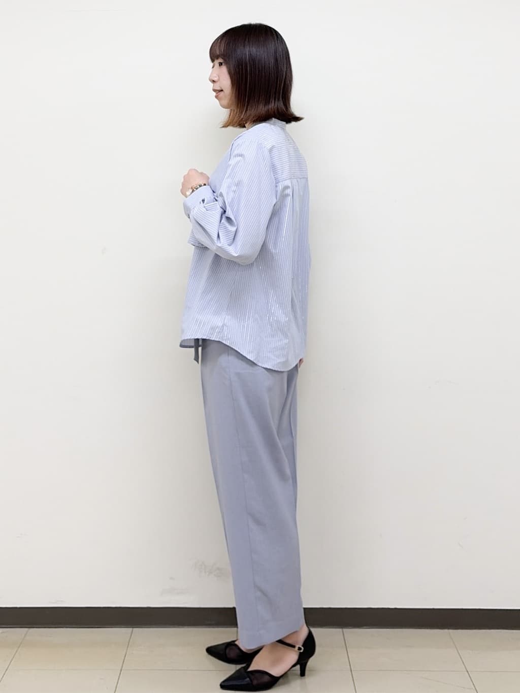 yurinaさんの「index｜フリルキーネックシャツ【洗濯機OK／イージーアイロン／防シワ】《XS～LL／7col》」を使ったコーディネート