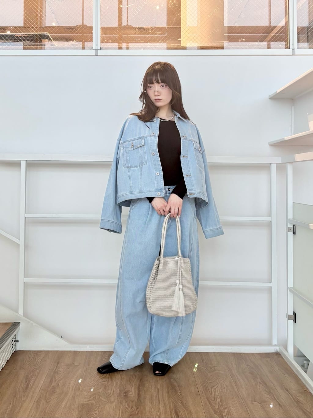 ibukiさんの「INDIVI｜オフショルスリットリブニット」を使ったコーディネート