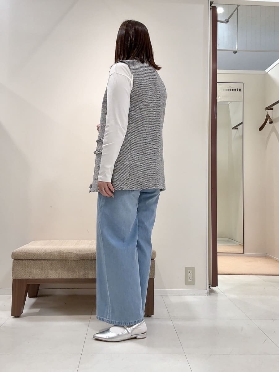 YUIさんの「UNTITLED｜【オンオフ使える】スラブツイード ジレ」を使ったコーディネート