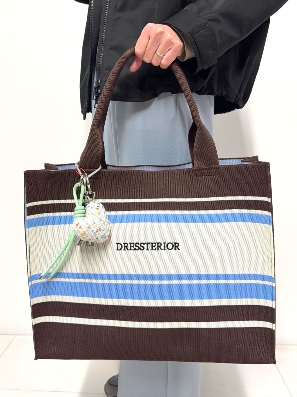 Nishijimaさんの「DRESSTERIOR｜【ウォッシャブル/撥水素材】撥水ツイル マウンテンパーカー」を使ったコーディネート