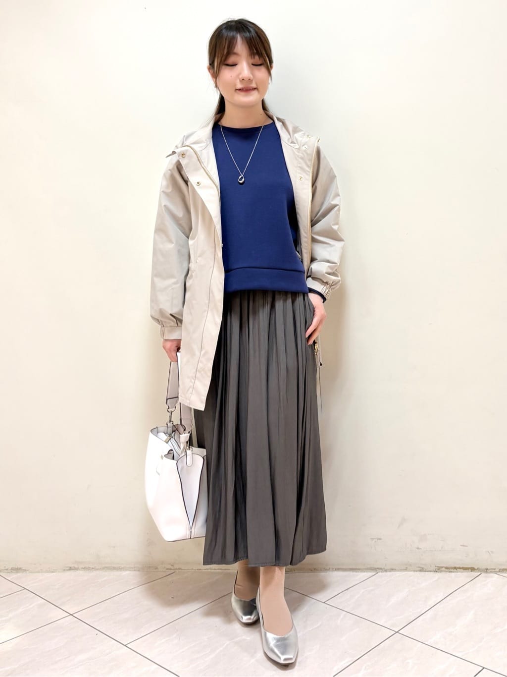 mikiさんの「Reflect｜【撥水】ストレッチタフタミドル丈スタンドカラーコート」を使ったコーディネート