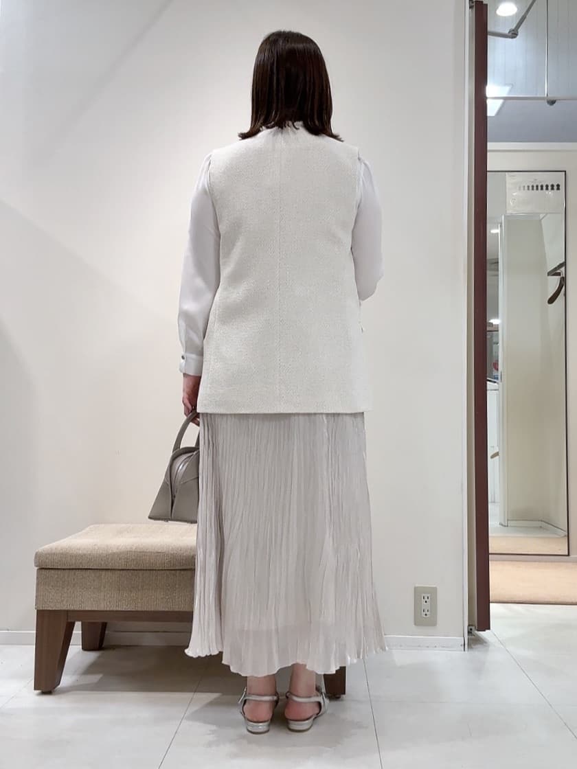 YUIさんの「UNTITLED｜【オンオフ使える】スラブツイード ジレ」を使ったコーディネート