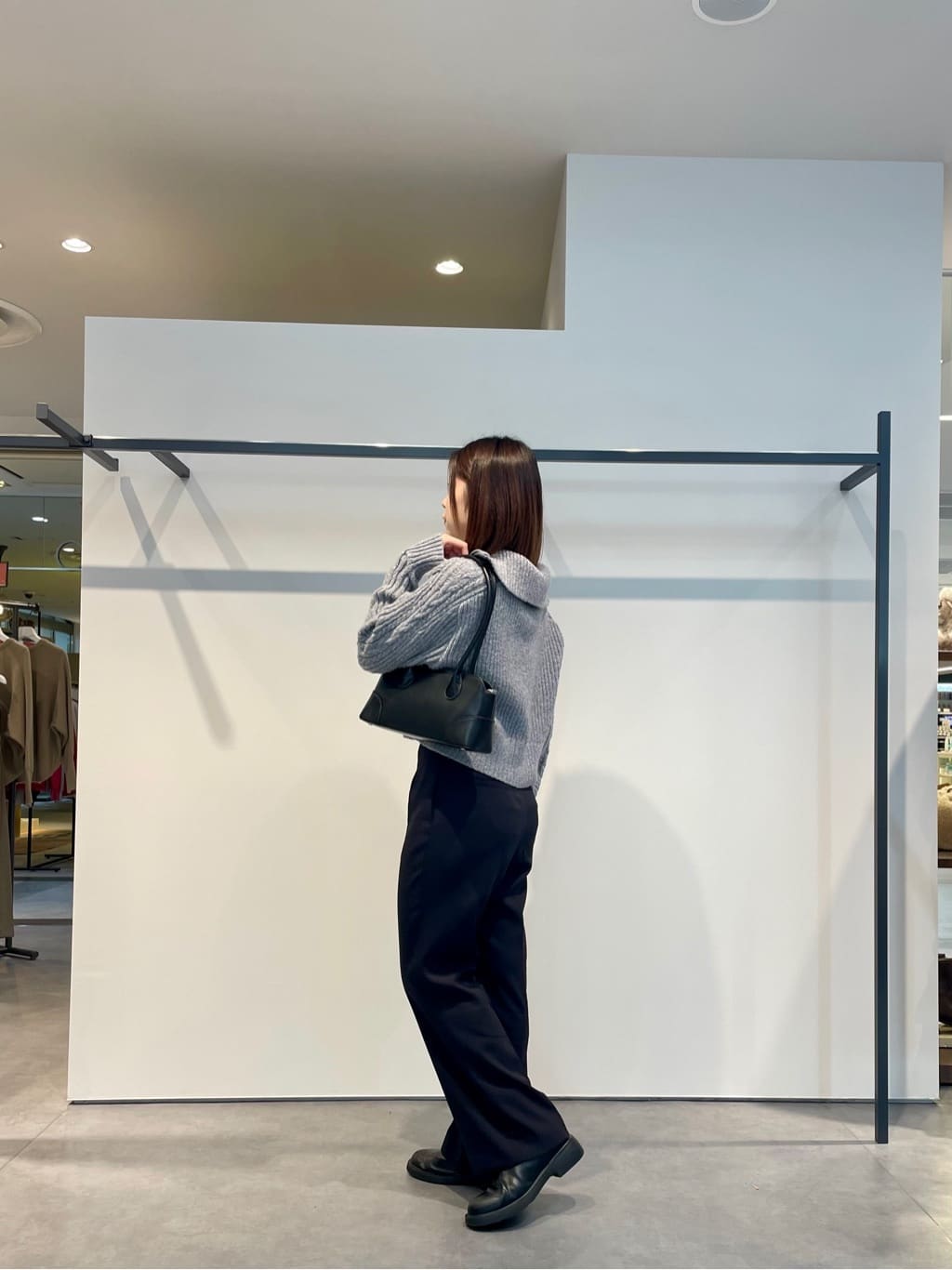 amiさんの「INDIVI｜Timeless｜ストレートフレアパンツ」を使ったコーディネート